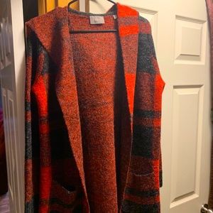 Sweater with hood and pockets